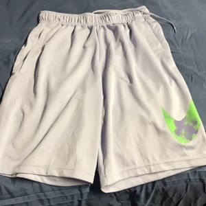 Men’s Nike basketball shorts